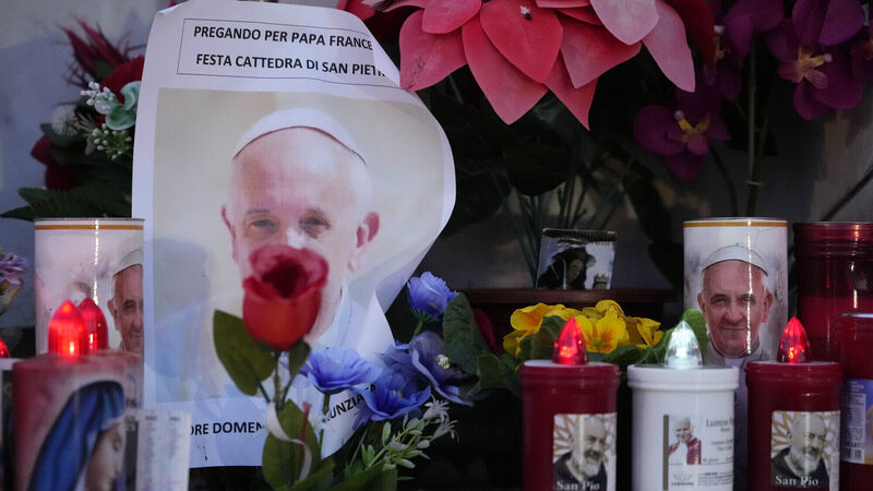 Pope Francis in critical condition with early kidney failure but remains alert Pope Francis in critical condition with early kidney failure but remains alert