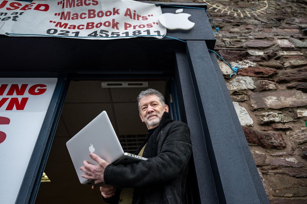 It’s the last bite of the apple for Gerry Collins who preparing to close the doors of AT MAC, in Penrose Wharf, Cork after 28 years in business.  Picture Chani Anderson