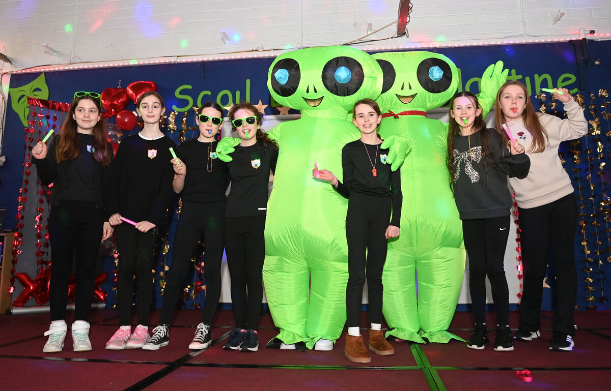 The stage crew welcome visiting alien lifeforms who came to earth to attend the song contest. The stage crew welcome visiting alien lifeforms who came to earth to attend the song contest.