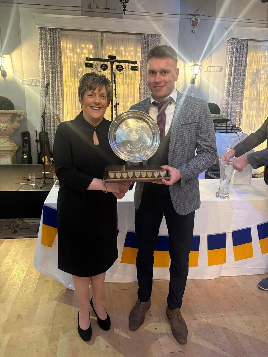 Kilshannig forward Darragh O’Sullivan receiving his Billy Kingston Memorial Plate for Player of the Year from Noreen Kingston. 
