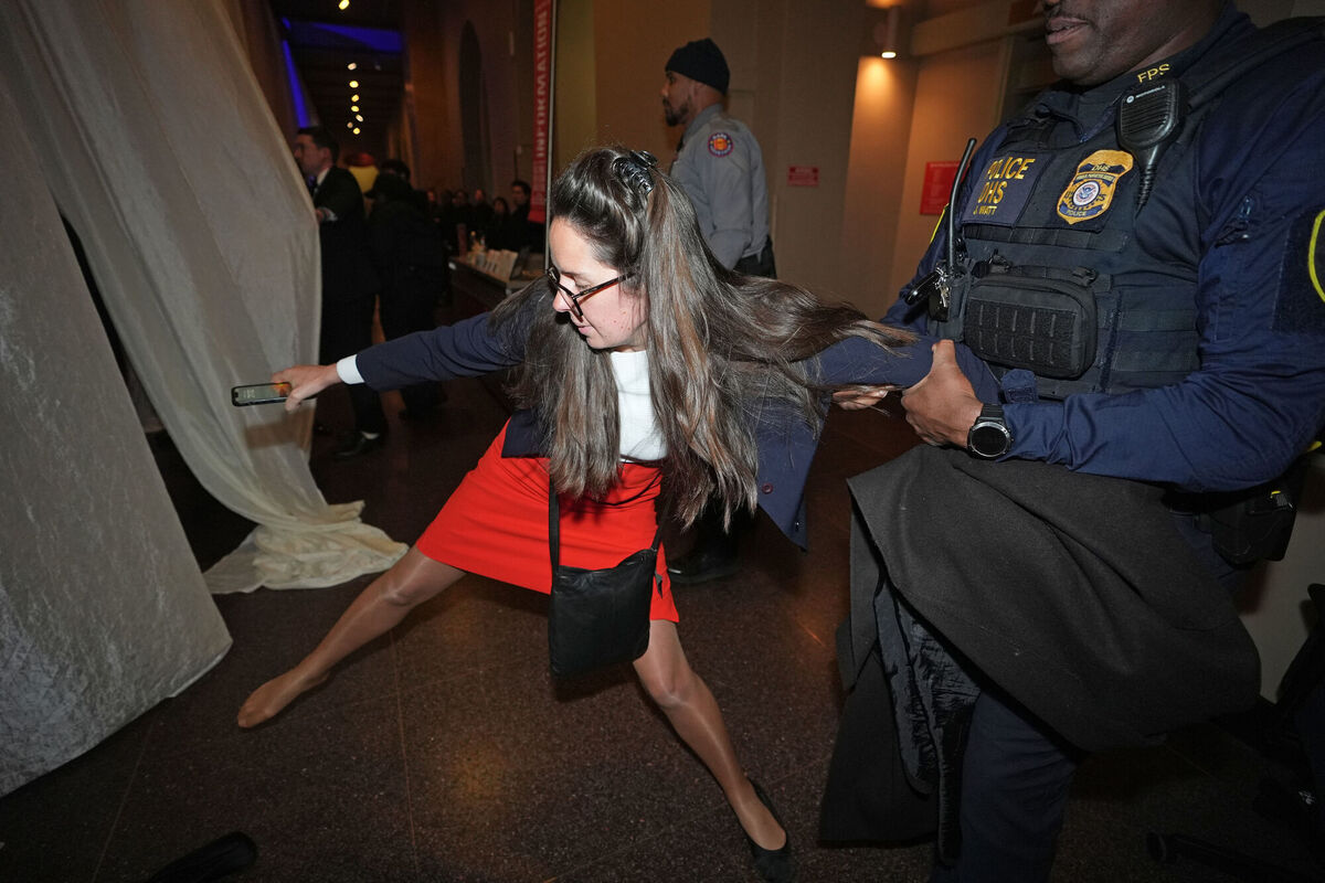 Ammi Burke is ejected from the Ireland Funds 33rd National Gala dinner at the National Building Museum in Washington DC (Niall Carson/PA) Ammi Burke is ejected from the Ireland Funds 33rd National Gala dinner at the National Building Museum in Washington DC (Niall Carson/PA)