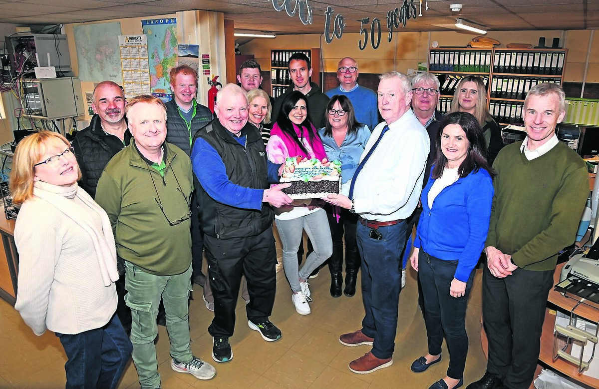 Jerry Dorgan (left) and Denis Buckley with their 50th anniversary cake. 	Picture: Eddie O’Hare
                    