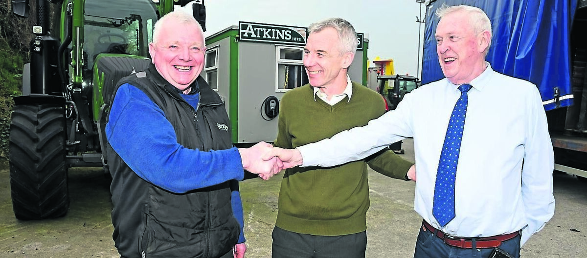 Jerry Dorgan (left) and Denis Buckley with their 50th anniversary cake. 	Picture: Eddie O’Hare
                    
