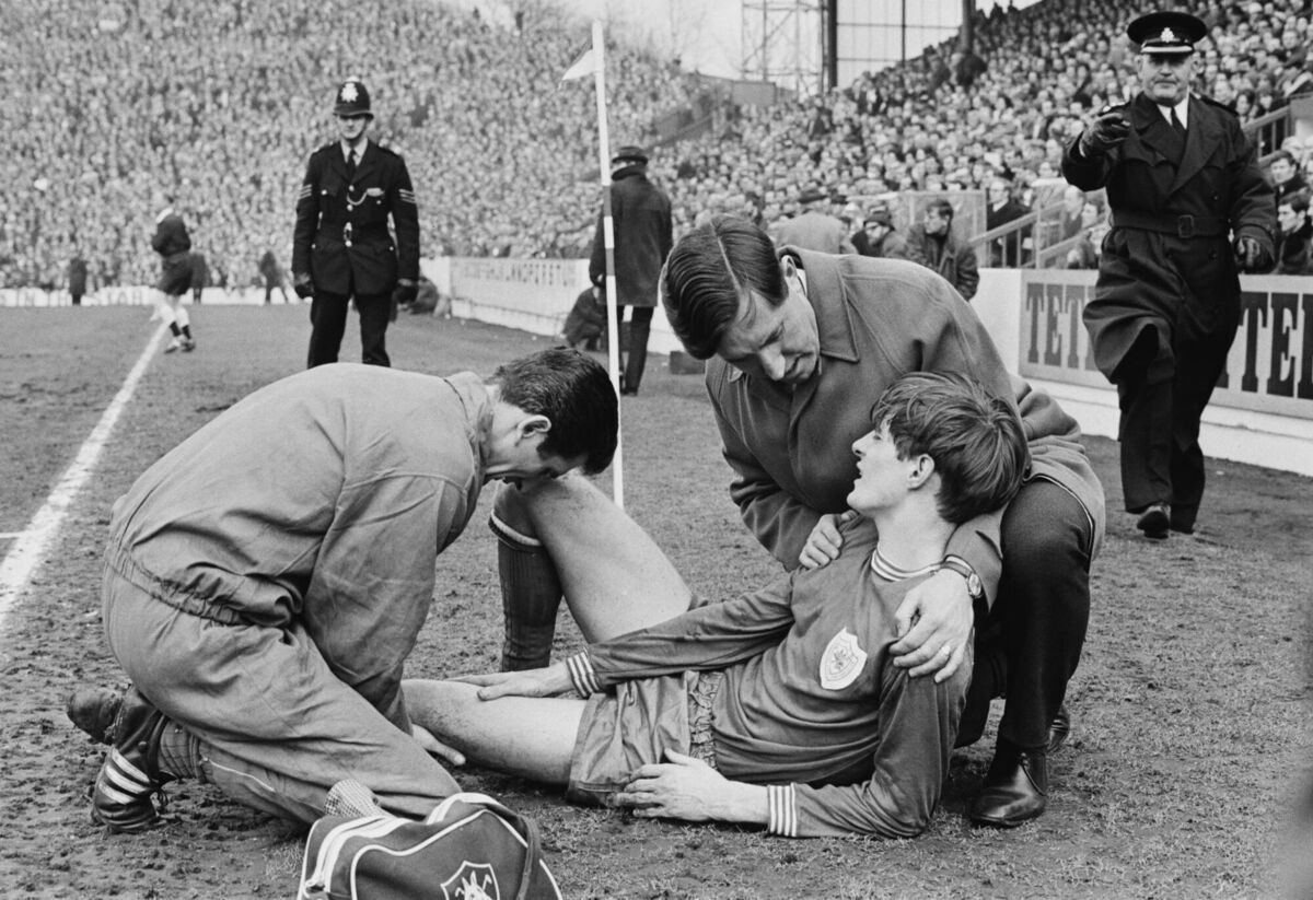 Irish former soccer player and manager of Leicester City FC Frank O'Farrell comforting soccer player Allan Clarke during the 1969 FA Cup semi-final. Picture: Norman Quicke/Daily Express/Hulton Archive/Getty Images Irish former soccer player and manager of Leicester City FC Frank O'Farrell comforting soccer player Allan Clarke during the 1969 FA Cup semi-final. Picture: Norman Quicke/Daily Express/Hulton Archive/Getty Images