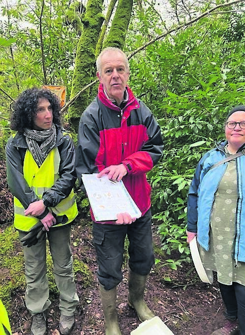 Simon Harrison of BEES, UCC, with Marica Cassarino and botanist Jo Goodyear, showing attendees the citizen science stream index, identifying some of the aquatic invertebrates found in the stream.
