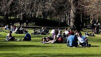 Clocks go forward tonight as Met Éireann forecasts warm sunshine in the week ahead