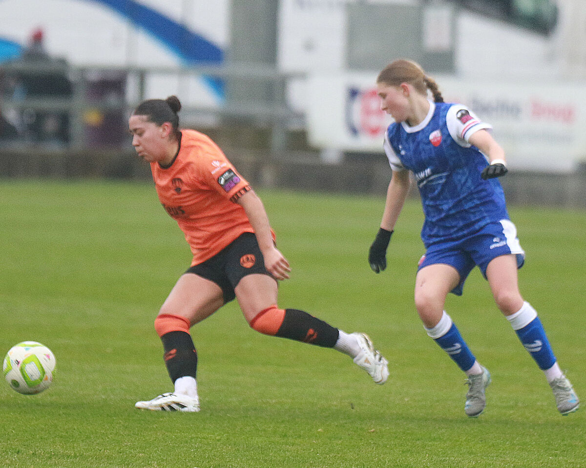 Kiera Sena, Cork City in possession of the ball against Madison McGuane, Treaty United. Picture: Brendan Gleeson Kiera Sena, Cork City in possession of the ball against Madison McGuane, Treaty United. Picture: Brendan Gleeson