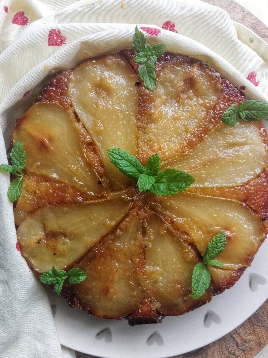 Is it a cake or is it a pud? Di says if you eat it warm from the oven with custard it is a pudding. Is it a cake or is it a pud? Di says if you eat it warm from the oven with custard it is a pudding.