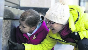 <p class="contextmenu internal_Caption">Maria McNamara, Professor of Palaeontology at UCC, points out a fossil to Sadhbh O’Sullivan on the Cork City Fossil Walk last week. 	 <span class="contextmenu emphasis CaptionCredit">Picture: Clare Keogh</span>
            </p>