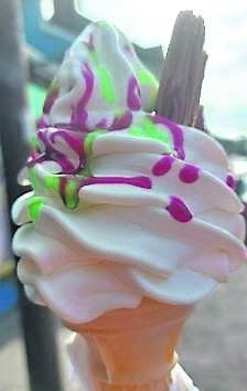 An é seo an uachtar-reoite 99 is deise i gCorcaigh? B'fhéidir é - is fiú glaoch chuig Siopa Uí Luasa i mBaile Mhic Íre nó is blasta snasta an uachtar reoite a dháileann siad!