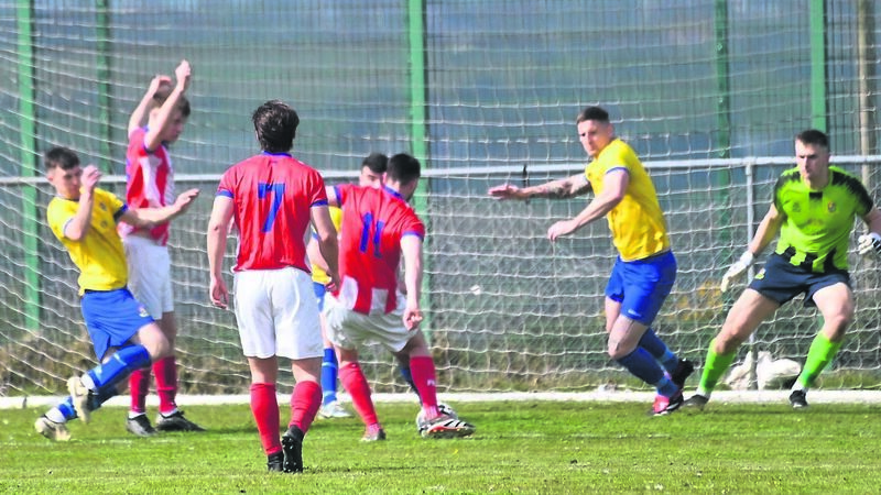 MSL soccer: Carrigaline United claim top spot with win at Castleview MSL soccer: Carrigaline United claim top spot with win at Castleview
