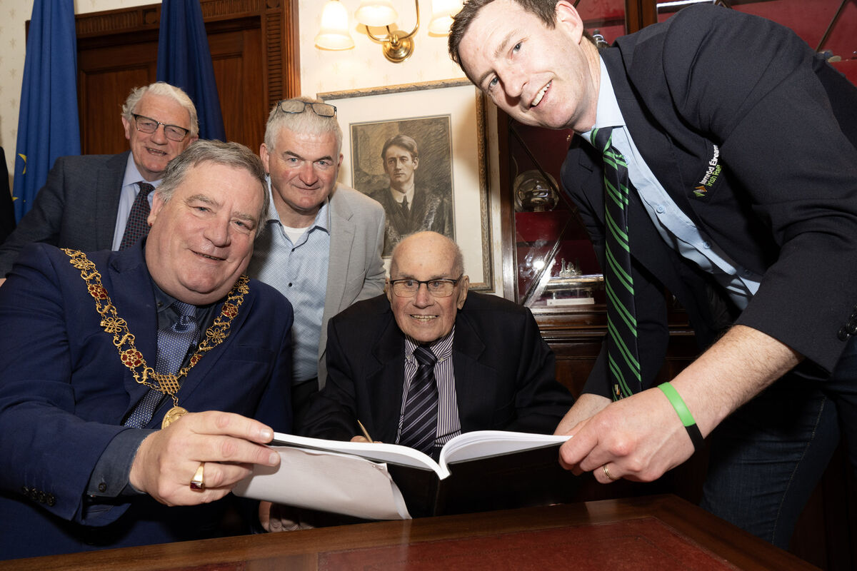  The Lord Mayor of Cork , councillor  Dan Boyle hosted a Civic Reception for Coras Iompair Éireann (CIE) to celebrate 80 years since its formation. The reception was attended by many past and present employees of CIE. Pictured signing the visitor's book is 95-year-old Haulie Lynch who gave 47 years service to CIE as Mr Dan Boyle, Joe Walsh, Eoin Dinneen and Stephen Hackett look on. Picture: Brian Lougheed.