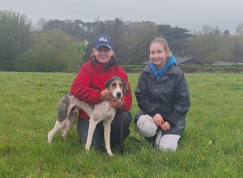 Cork Draghunting: Lorraine and Julie Freyne with Born to Run of Northern Hunt, winner of the Michael O'Mahony Puppy Maiden Draghunt at Blackpool. 