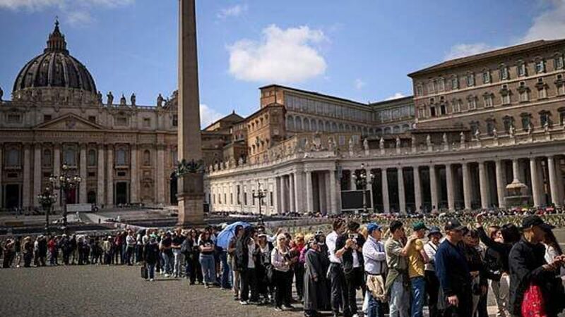 Irish mother and daughter describe ‘once-in-a-lifetime’ moment seeing Pope’s remains
