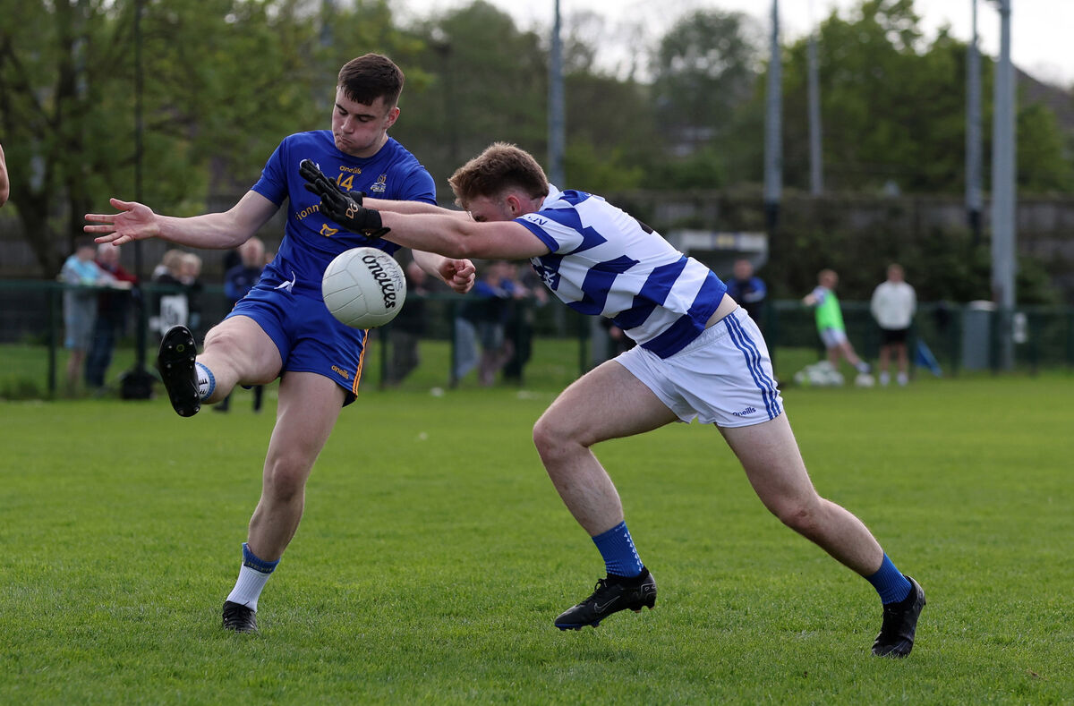  Rickey Barrett of St Finbarr's and Oisín Daly of Castlehaven in action. Picture: Jim Coughlan