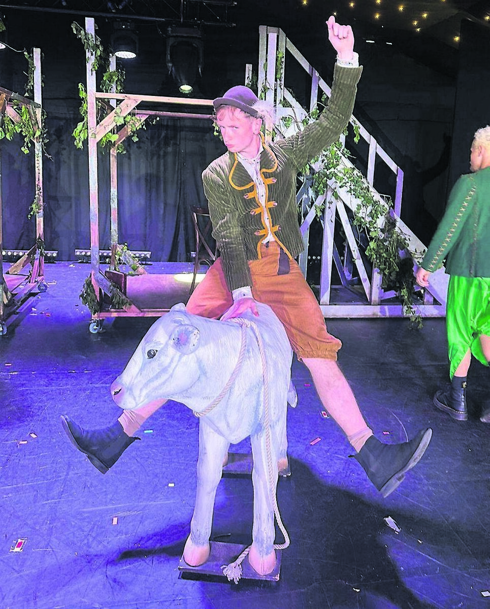 Robert O’Regan moved to England to study Musical Theatre Robert O’Regan moved to England to study Musical Theatre