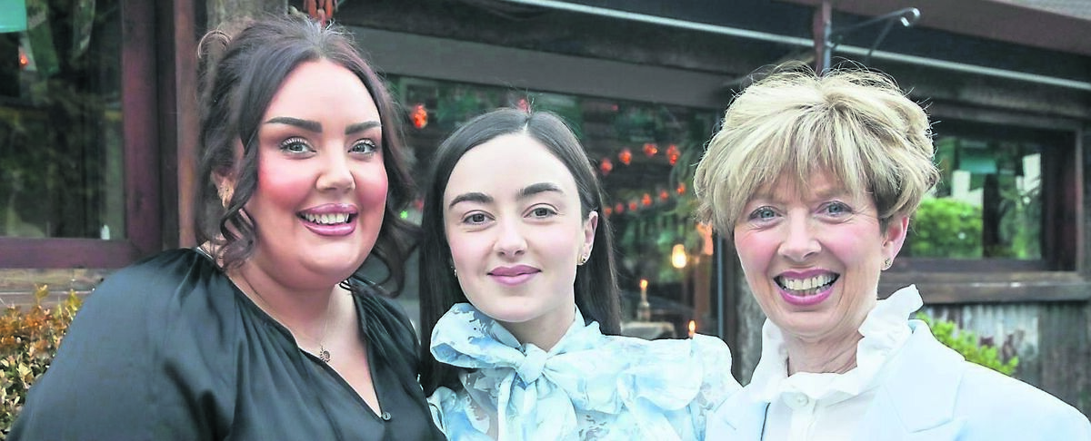 Órla Hogan with Emma and Breda O’Farrell at the Everton AFC annual pub quiz that was held at Flannery’s Bar, Glasheen. Pictures: David Creedon
Órla Hogan with Emma and Breda O’Farrell at the Everton AFC annual pub quiz that was held at Flannery’s Bar, Glasheen. Pictures: David Creedon
