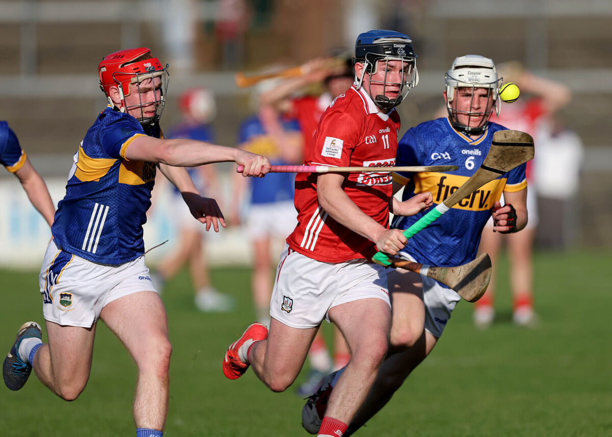  Cormac Deane, Cork, takes on Dylan Hennessy and Senan Mackey, Tipperary. Picture: Jim Coughlan.