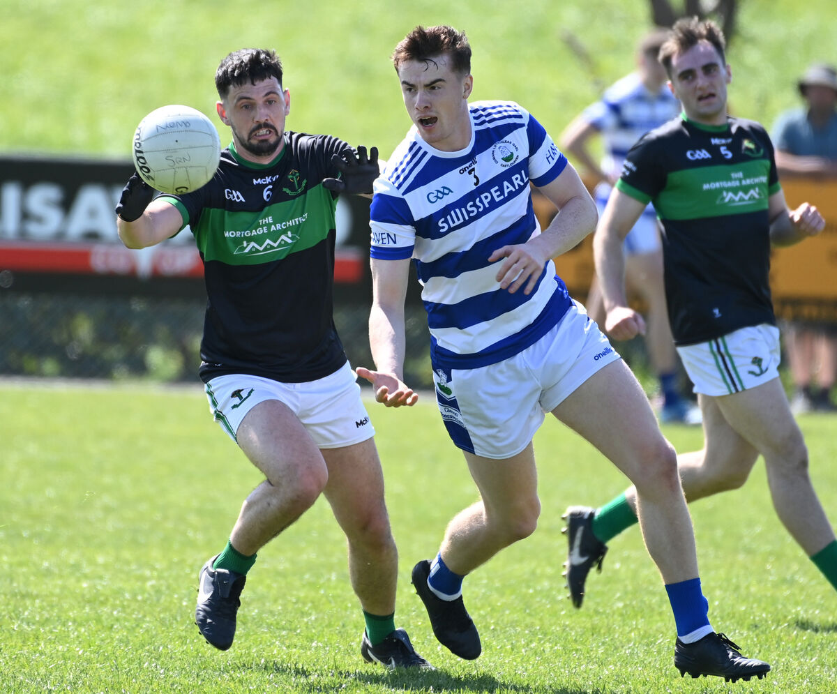 Nemo Rangers' Kevin Fugnati and Castlehaven's Tomas O'Mahony tussle for the ball. Picture: Eddie O'Hare Nemo Rangers' Kevin Fugnati and Castlehaven's Tomas O'Mahony tussle for the ball. Picture: Eddie O'Hare