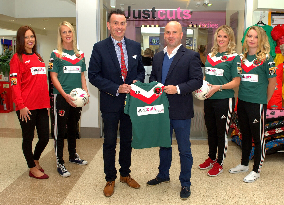 Jeff Devine of Justcuts/ Jeff Devine Hair Group with Niall O'Regan, CCWFC Manager at the Justcuts sponsorship launch at his premises in Wilton S.C. Included are Justcuts Asst Manager Kayleigh O'Donovan (in red) and Cork City Womens FC players Barbara O'Connell, Stacey Paul and Saoirse Noonan. Picture : Doug Minihane