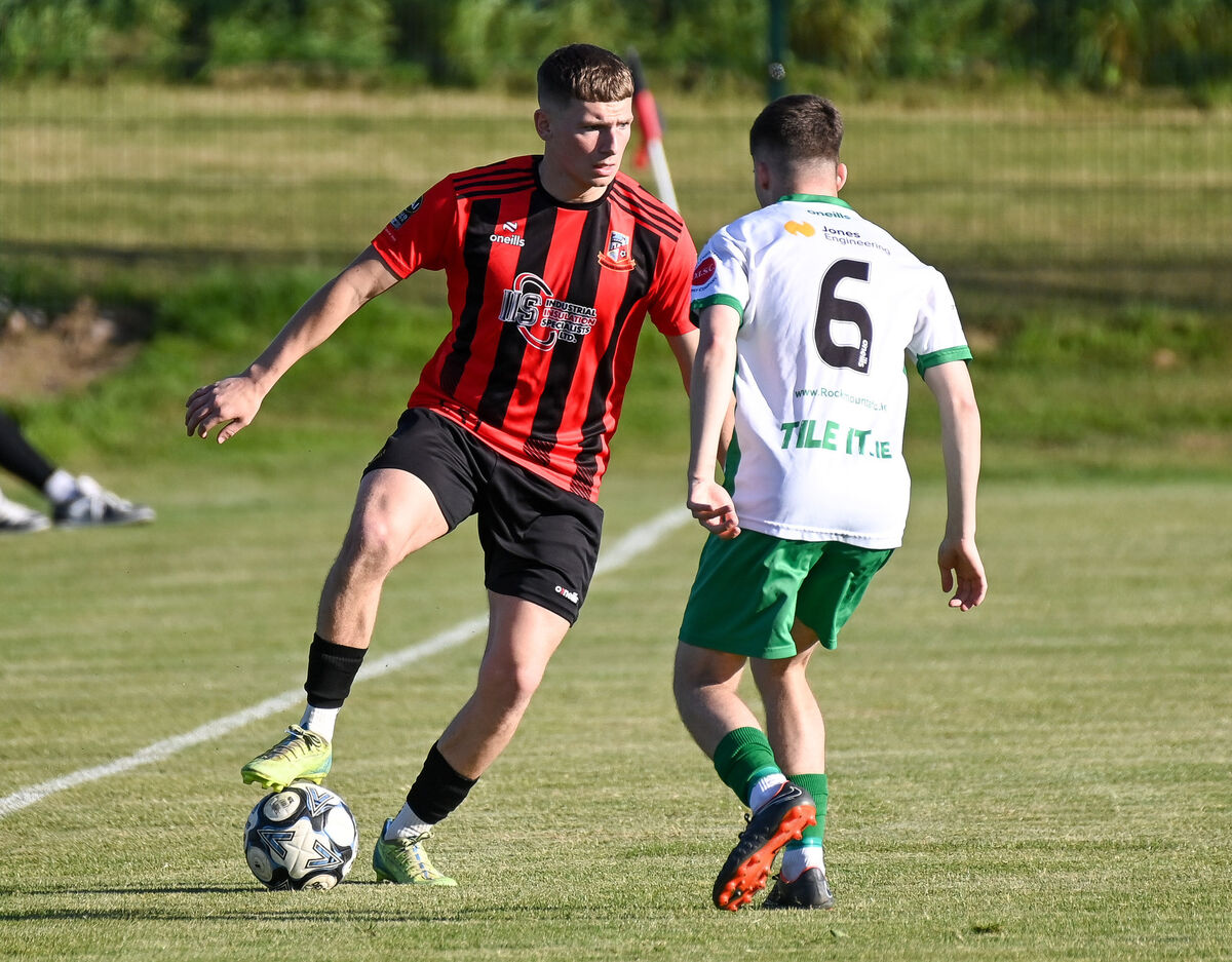 Ringmahon Rangers' Glenn Towler looks for support as Rockmount's Johnny McSweeney closes in. Picture: David Keane. Ringmahon Rangers' Glenn Towler looks for support as Rockmount's Johnny McSweeney closes in. Picture: David Keane.