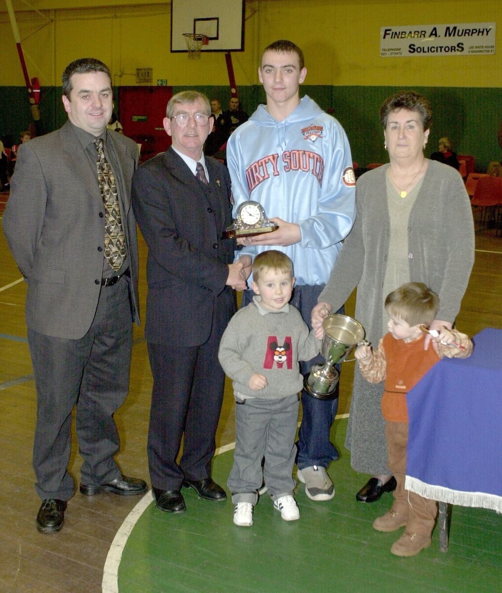 The late Cllr. Dave McCarthy presents the John O'Brien Memorial trophy to Niall Murphy, Blue Demons Player of the Years 2001.
