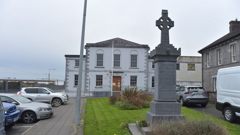 Cork mother ‘hooked on crack’ told to avoid bad influences in theft case