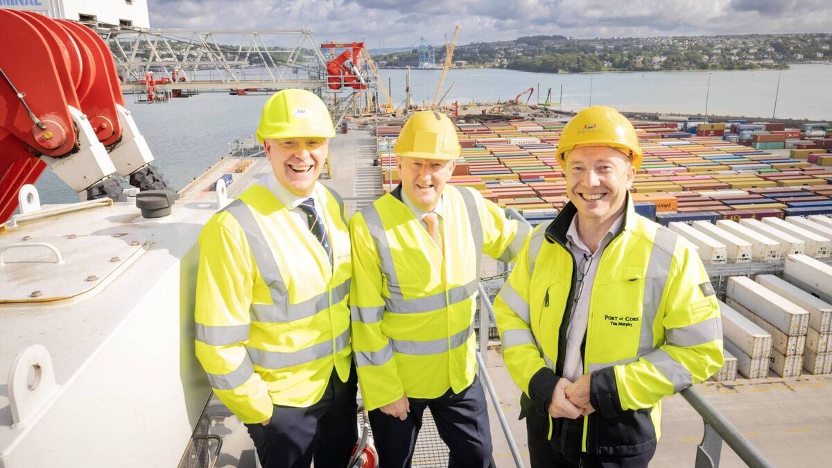 Minister Canney visits Port of Cork to view progress on new developments