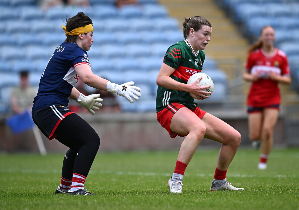 Sinéad Walsh of Mayo in action against Cork goalkeeper Sarah Murphy during the TG4 All-Ireland Ladies Football Senior Championship Group 2 match between Mayo and Cork at Hastings Insurance MacHale Park in Castlebar, Mayo. Photo by Piaras Ó Mídheach/Sportsfile