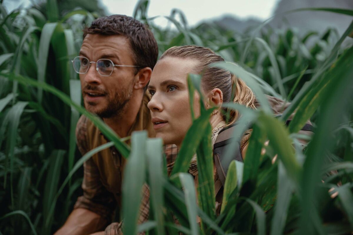 Jonathan Bailey as paleontologist Dr. Henry Loomis and Scarlett Johansson as skilled covert operations expert Zora Bennett. Picture: Jasin Boland/Universal Pictures and Amblin Entertainment. Jonathan Bailey as paleontologist Dr. Henry Loomis and Scarlett Johansson as skilled covert operations expert Zora Bennett. Picture: Jasin Boland/Universal Pictures and Amblin Entertainment.