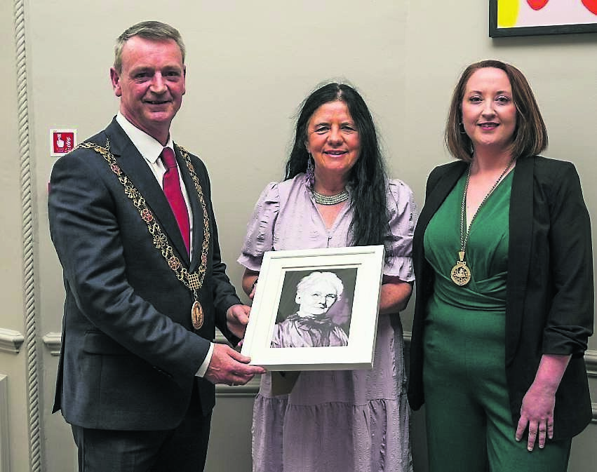 Anne Pigott, centre, presented The Lord Mayor of Cork and the Deputy Lord mayoress Karen Arnold, with a framed photograph of Mother Jones at the launch of The Spirit of Mother Jones Festival at the Maldron Hotel Shandon. Anne Pigott, centre, presented The Lord Mayor of Cork and the Deputy Lord mayoress Karen Arnold, with a framed photograph of Mother Jones at the launch of The Spirit of Mother Jones Festival at the Maldron Hotel Shandon.