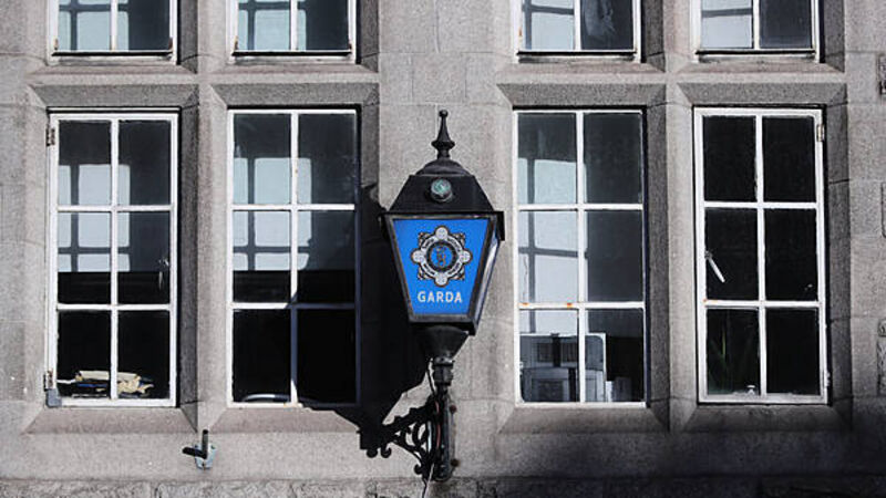 Gardaí questioning man (40s) in connection with discovery of 'viable' bomb in Limerick Gardaí questioning man (40s) in connection with discovery of 'viable' bomb in Limerick
