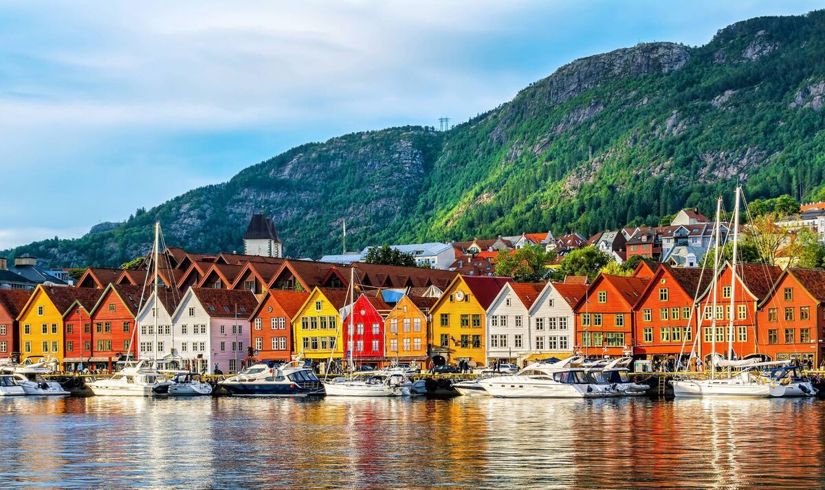 Experience the cinematic beauty of Norway's landscapes by luxury cruise including Sognefjordan and Bergen, the city of the Seven Mountains Experience the cinematic beauty of Norway's landscapes by luxury cruise including Sognefjordan and Bergen, the city of the Seven Mountains