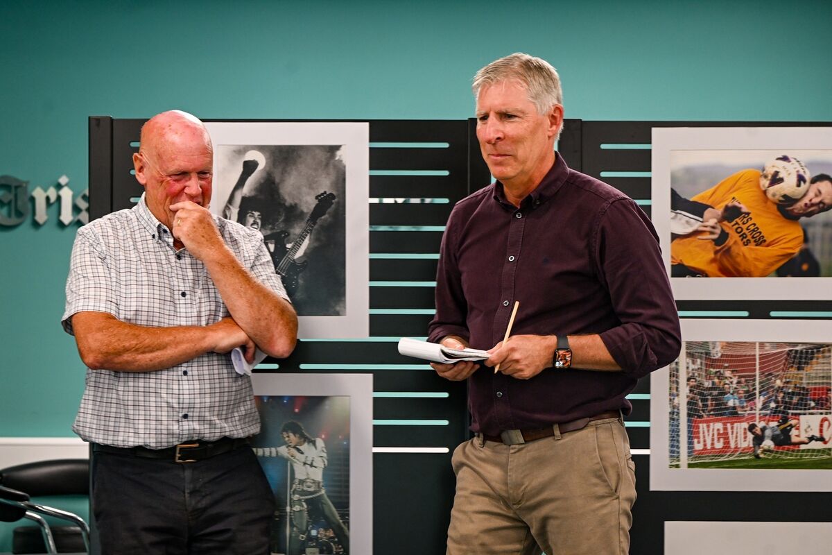 Jim Coughlan, visual media editor at The Irish Examiner and The Echo, pays tribute to Eddie O’Hare during a celebration of his remarkable 47-year career as a press photographer. Picture Chani Anderson.