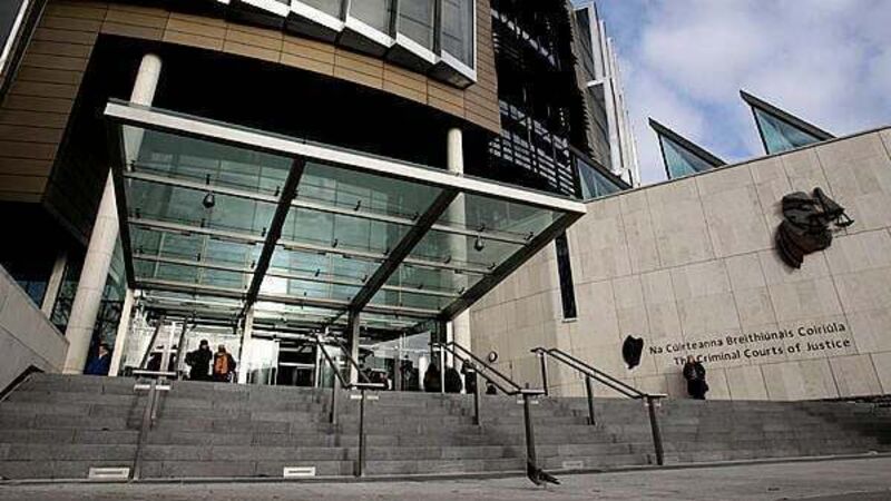 Murder accused tried to protect himself while man he later stabbed held chair leg, witness tells trial