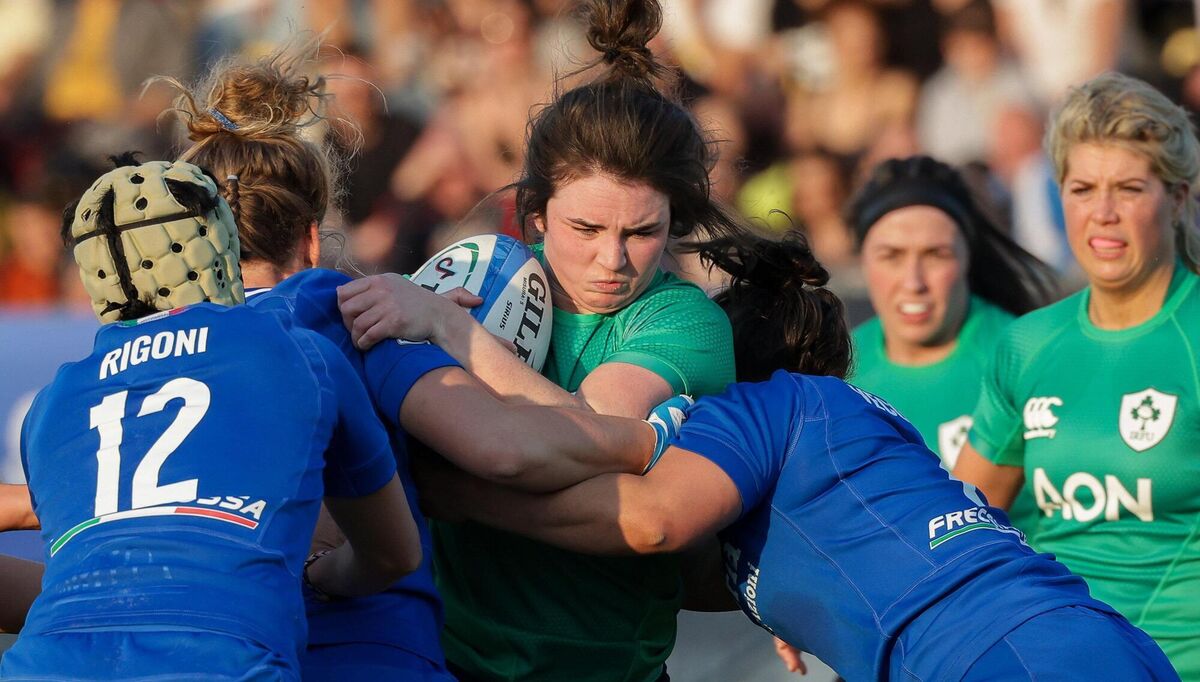 Deirbhile Nic A Bháird of Ireland is tackled by Vittoria Vecchini and Beatrice Rigoni of Italy. Picture: Roberto Bregani/Sportsfile.