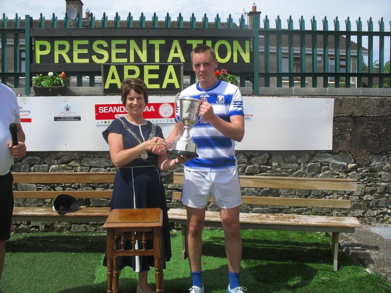 Deputy Lord Mayor Margaret McDonnell presenting the Terence McSwiney Cup to Ballyphehane Captain Cian O'Brien.