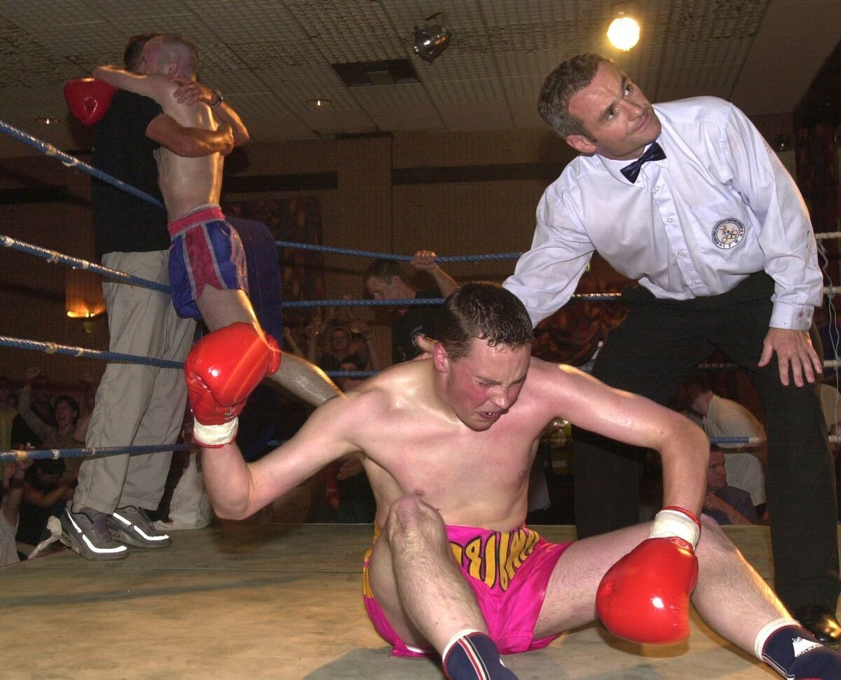Cork’s Dave O’Brien, (left) celebrates his win over a dejected Sean Watters, Dundalk at the Thai boxing contest at Jury’s Hotel in 2001. Picture: Eddie O’Hare
Cork’s Dave O’Brien, (left) celebrates his win over a dejected Sean Watters, Dundalk at the Thai boxing contest at Jury’s Hotel in 2001. Picture: Eddie O’Hare