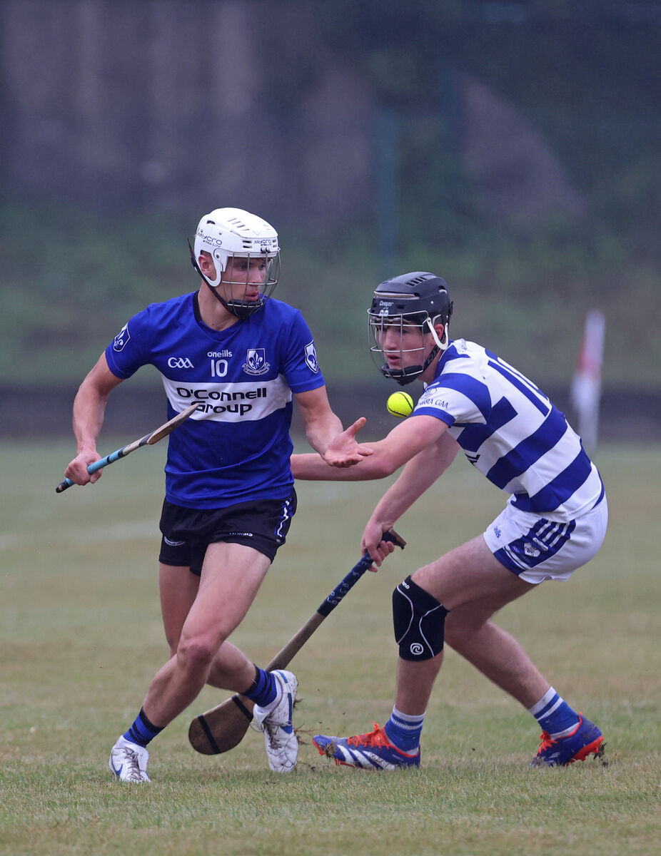 Harry Cogan, Sarsfields, shoots from Jack O'Mahony, Inniscarra. Picture: Jim Coughlan. Harry Cogan, Sarsfields, shoots from Jack O'Mahony, Inniscarra. Picture: Jim Coughlan.