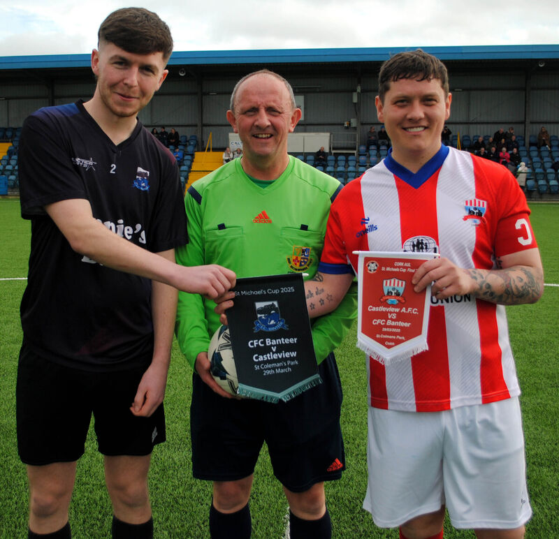 CFC Banteer's captain Alan Coughlan (left) exchanges pennants with Castleview B's Steven Harris as referee Paul Bowdren looks on.