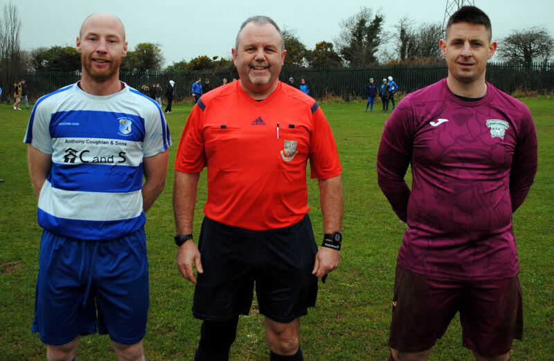Grattan United's captain Anthony O'Callaghan (left), with Coachford's Steven Murray, accompanied by referee Paul O'Sullivan.
