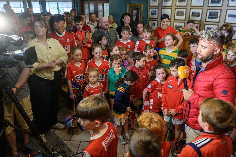 Ireland AM presenter Deric Ó h’Artagáin chatting with the young Rockies during their visit to the Blackrock Hurling Club as a lead up to the All-Ireland final.	Picture: Dan Linehan
                    