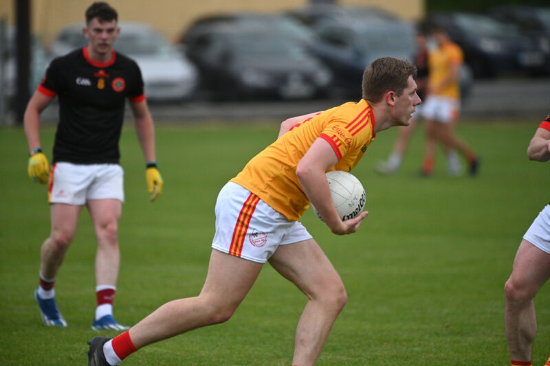 Jack Murphy in action in midfield for Eire Og. Eire Og vs Newcestown in the senior football league Division 1 game at Newcestown. Picture Larry Cummins