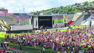 <p class="contextmenu internal_Caption">Cork fans watching the All-Ireland hurling final at Supervalu Páirc Uí Chaoimh - Kathriona Devereux and her family were among them. Picture Dan Linehan</p>