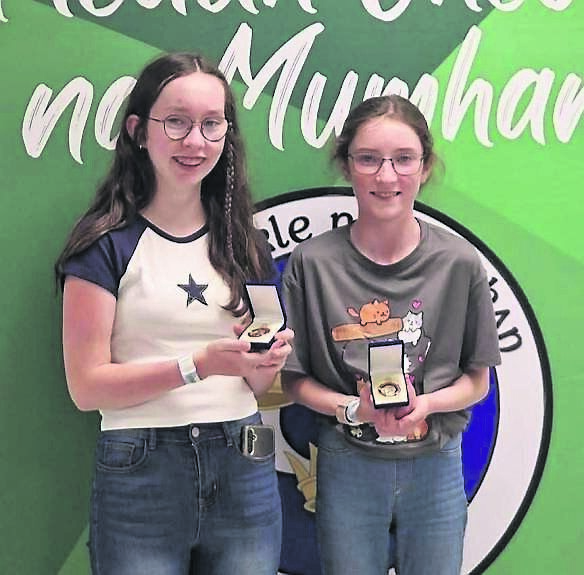 Aisling agus Mairéad Ní Cheallacháin a bhuaigh duaiseanna sna comórtais Comhrá Ghaeilge ag an Fleadh Cheoil.