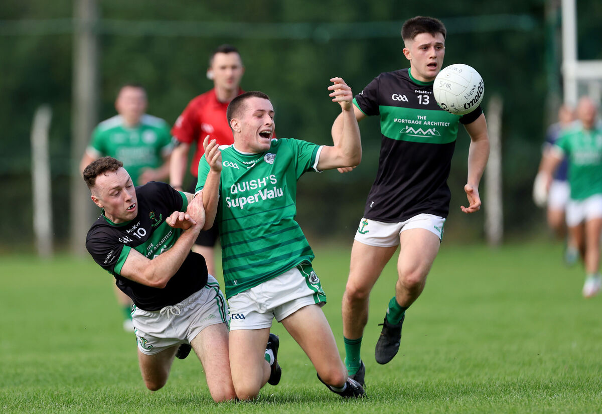 Barry Cripps and Bryan Hayes of Nemo Rangers in action against Seán O'Neill of Ballincollig. Picture: Jim Coughlan Barry Cripps and Bryan Hayes of Nemo Rangers in action against Seán O'Neill of Ballincollig. Picture: Jim Coughlan