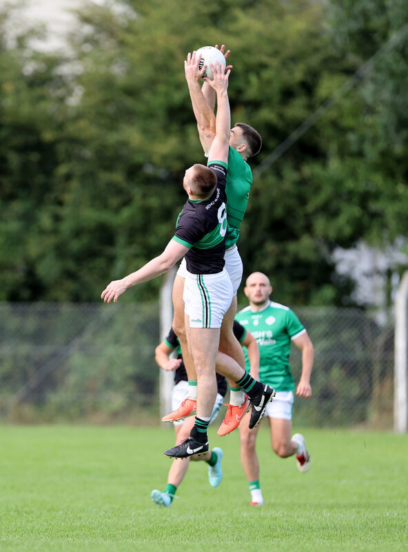  Alan O'Donovan of Nemo Rangers and Peter O'Neill of Ballincollig tussle for the ball. Picture: Jim Coughlan