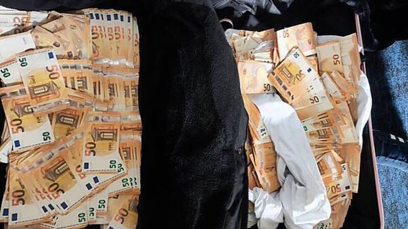 Three men arrested after gardaí find almost €350,000 cash in suitcase Three men arrested after gardaí find almost €350,000 cash in suitcase