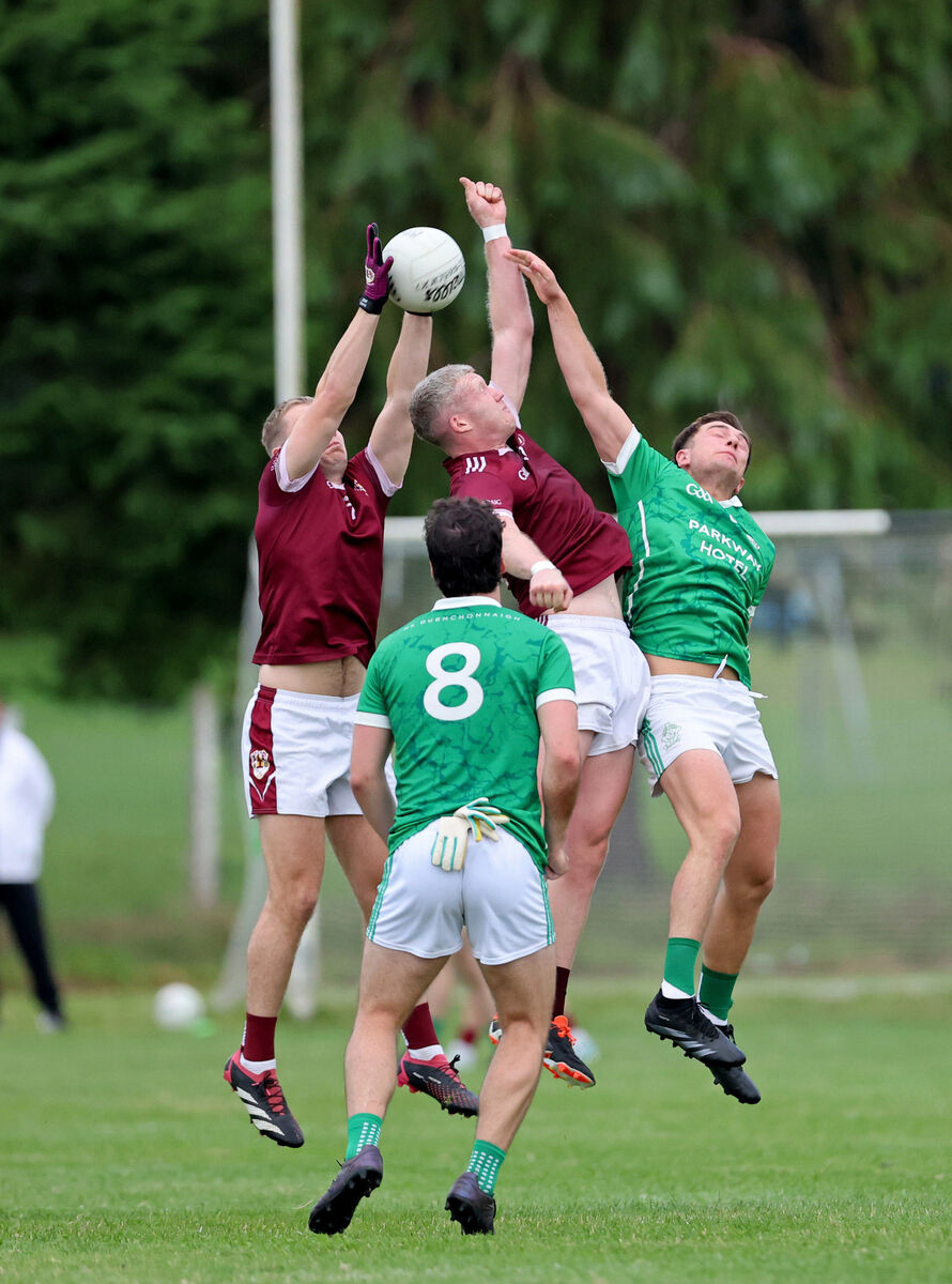  Liam O'Driscoll and Darragh O'Donnor, Bishopstown, rise high with Bill Murphy, Dohenys. Picture: Jim Coughlan.