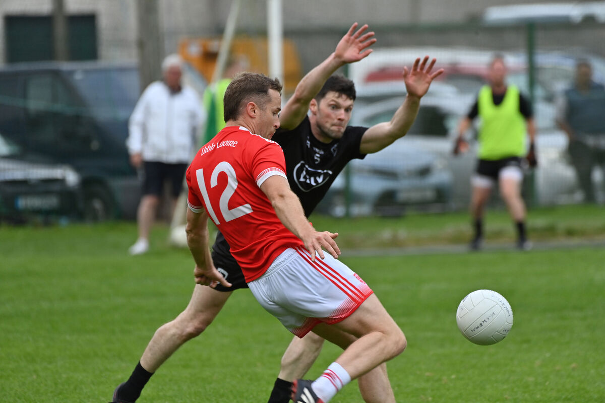 Mike Casey, Kiskeam, looking to block this shot by Barry O'Leary, Uibh Laoire. Picture: Dan Linehan Mike Casey, Kiskeam, looking to block this shot by Barry O'Leary, Uibh Laoire. Picture: Dan Linehan